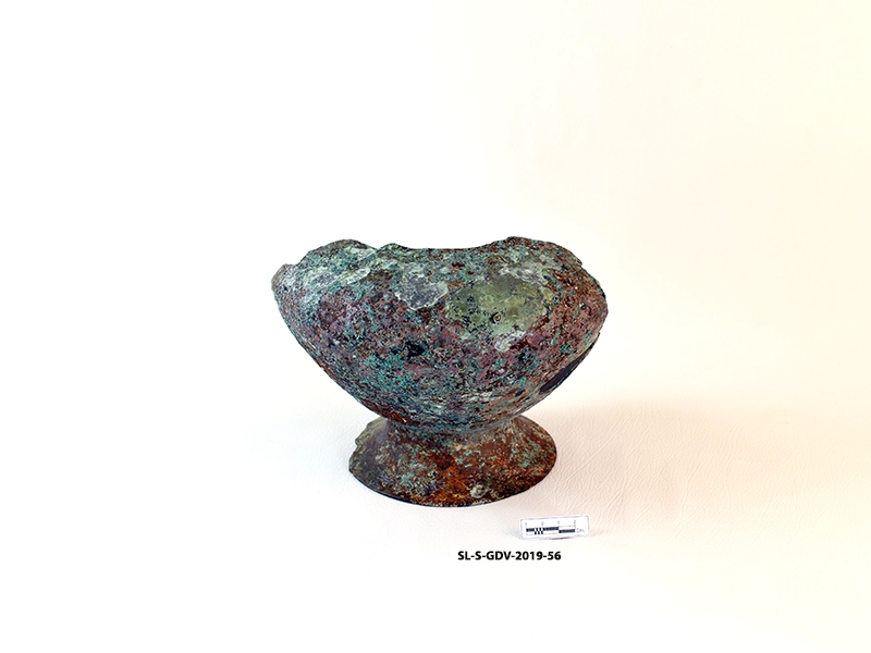 Jug copper alloy — Maritime Archaeology Museum හි ඇති කෞතුක භාණ්ඩයකි