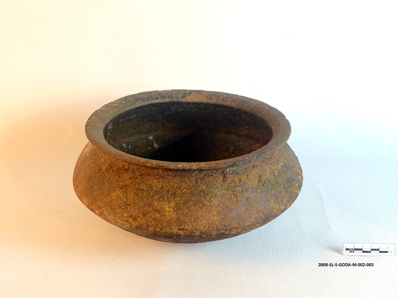 Cooking vessel (complete) — artifact at Maritime Archaeology Museum