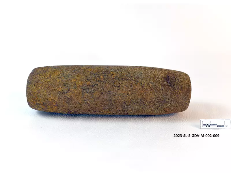 Hand stone — Maritime Archaeology Museum හි ඇති කෞතුක භාණ්ඩයකි