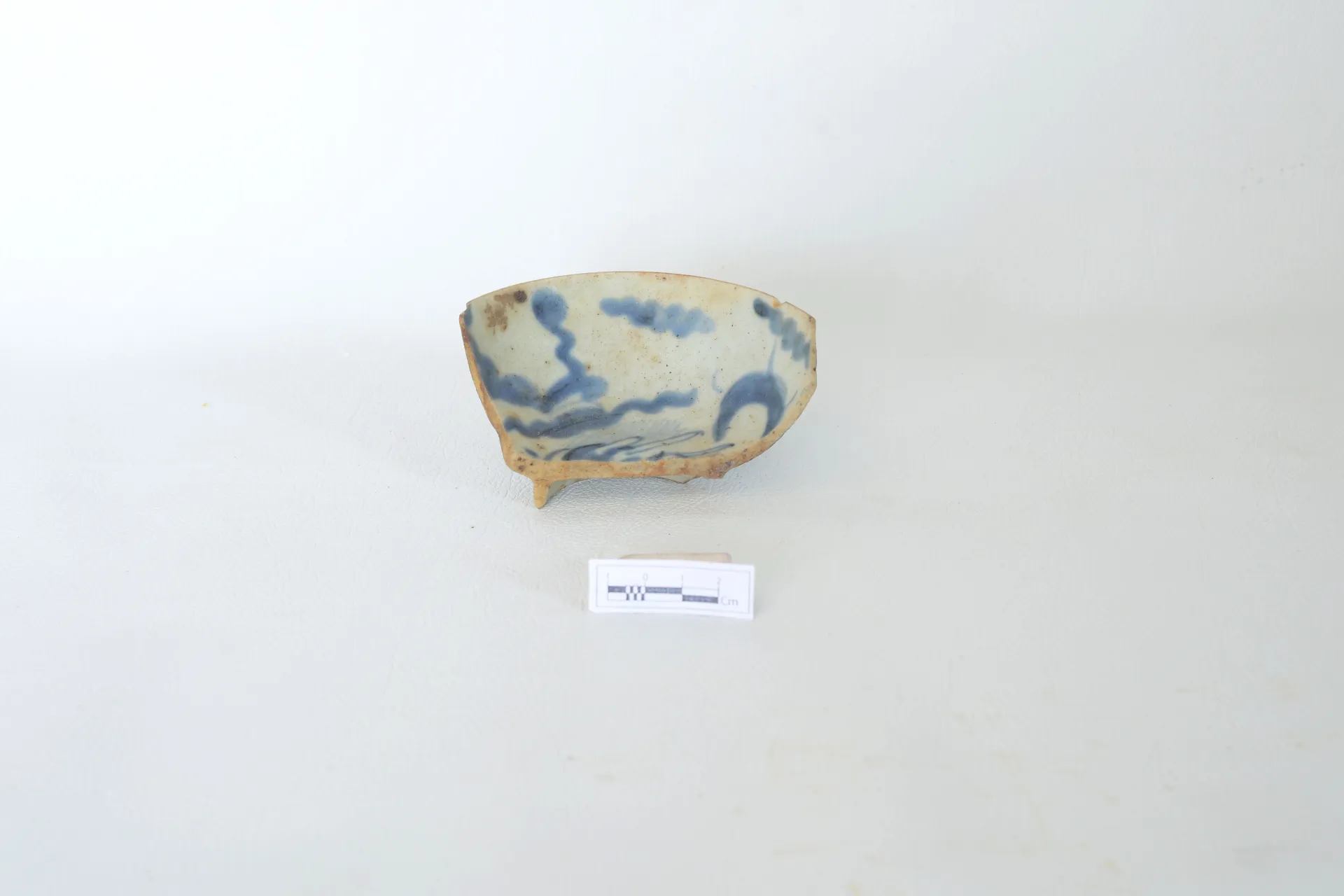 A piece of porcelain — Maritime Archaeology Museum இல் உள்ள கலைப்பொருள்
