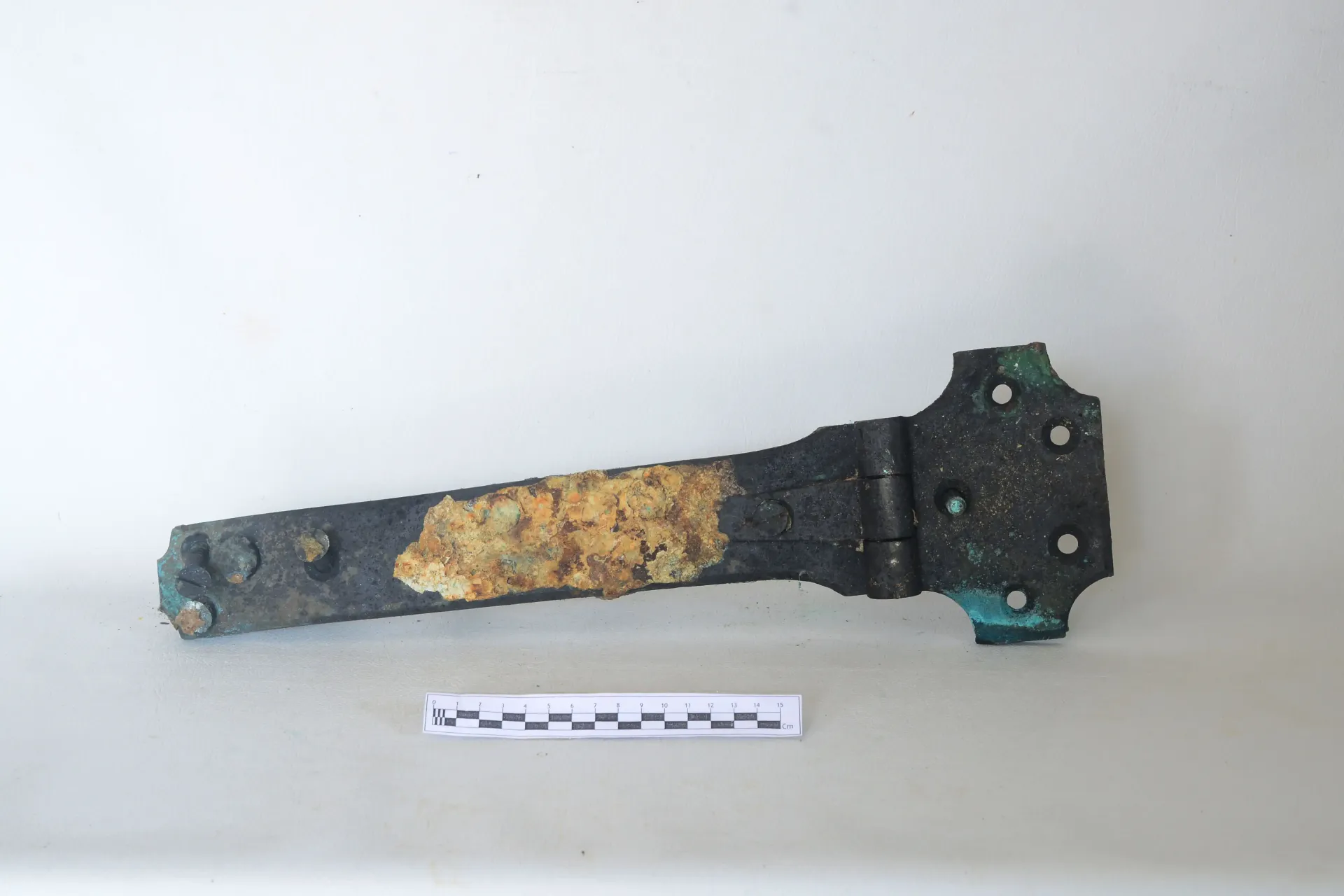 Door hinges — Maritime Archaeology Museum இல் உள்ள கலைப்பொருள்