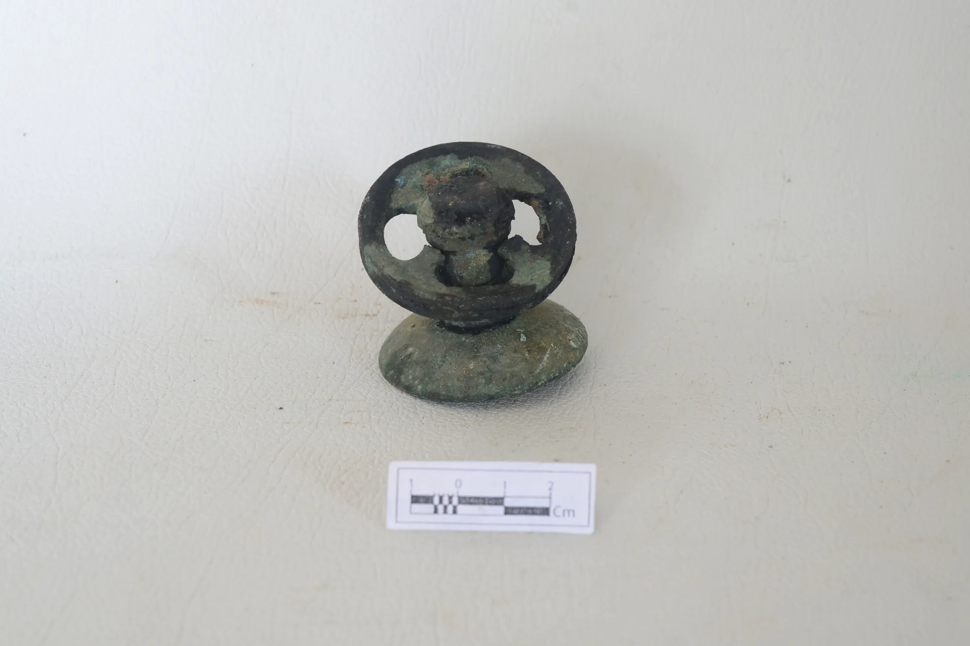 An iron artifact — Maritime Archaeology Museum இல் உள்ள கலைப்பொருள்