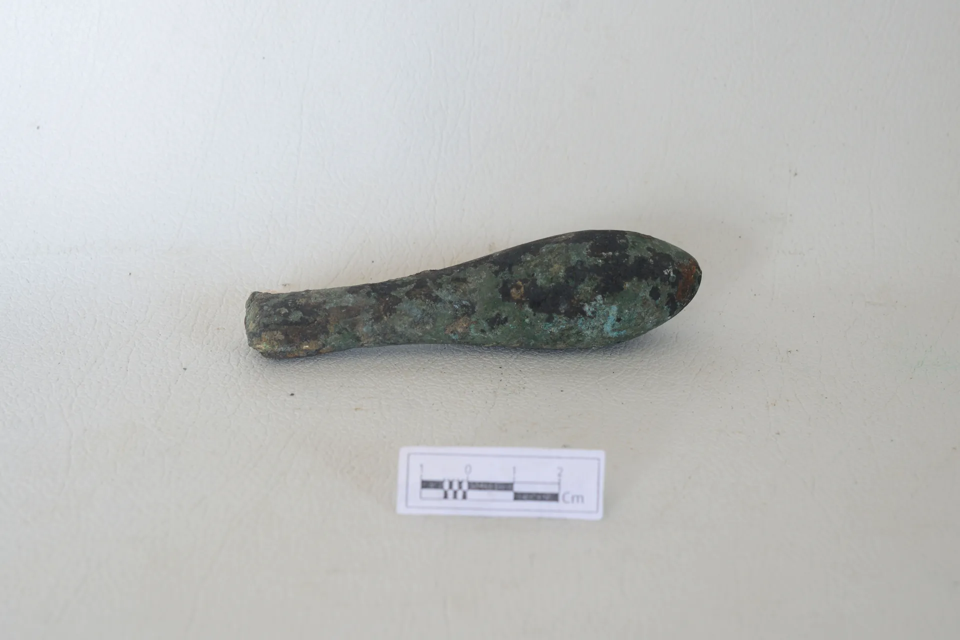 An iron implement — Maritime Archaeology Museum இல் உள்ள கலைப்பொருள்