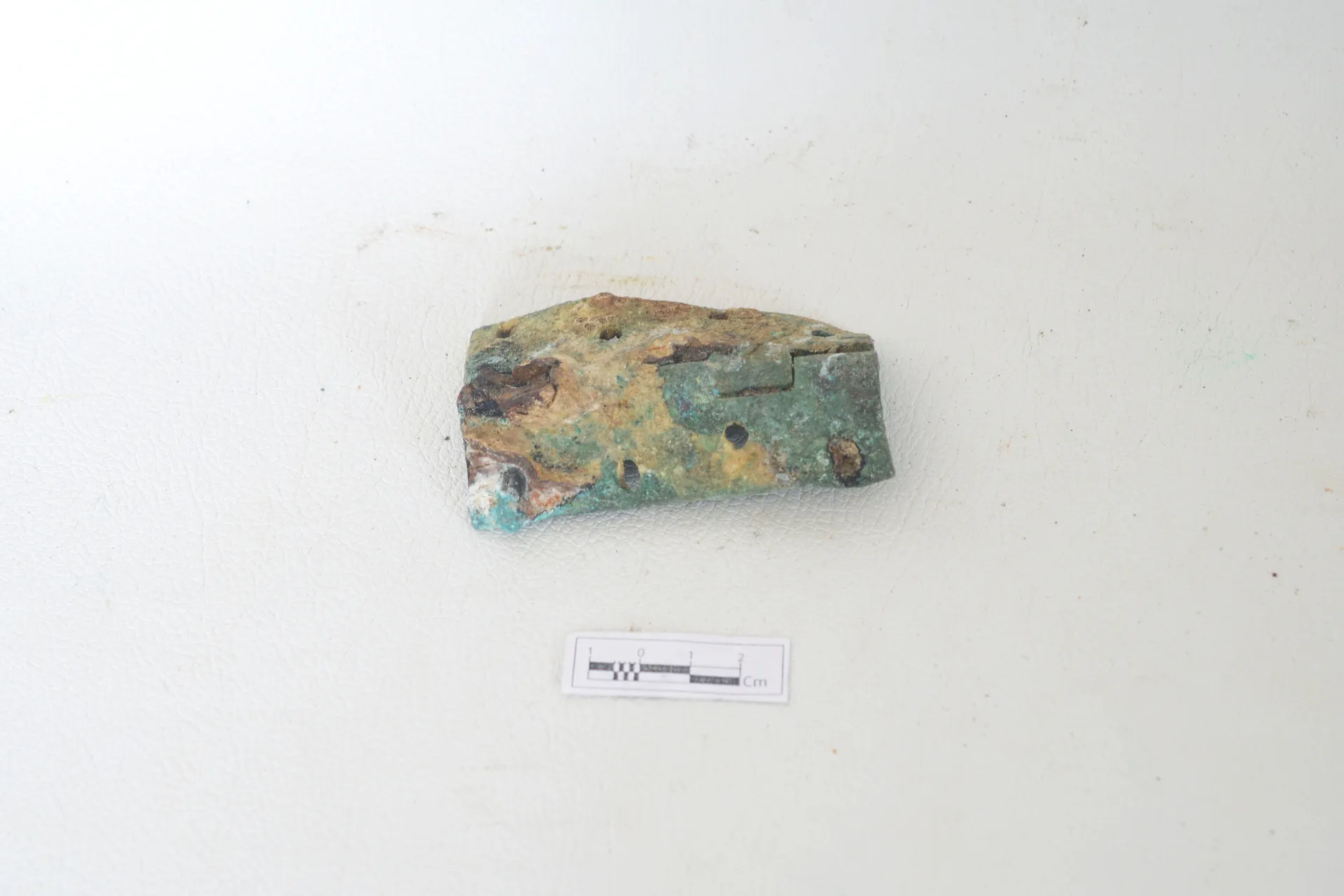Door hinge — Maritime Archaeology Museum இல் உள்ள கலைப்பொருள்