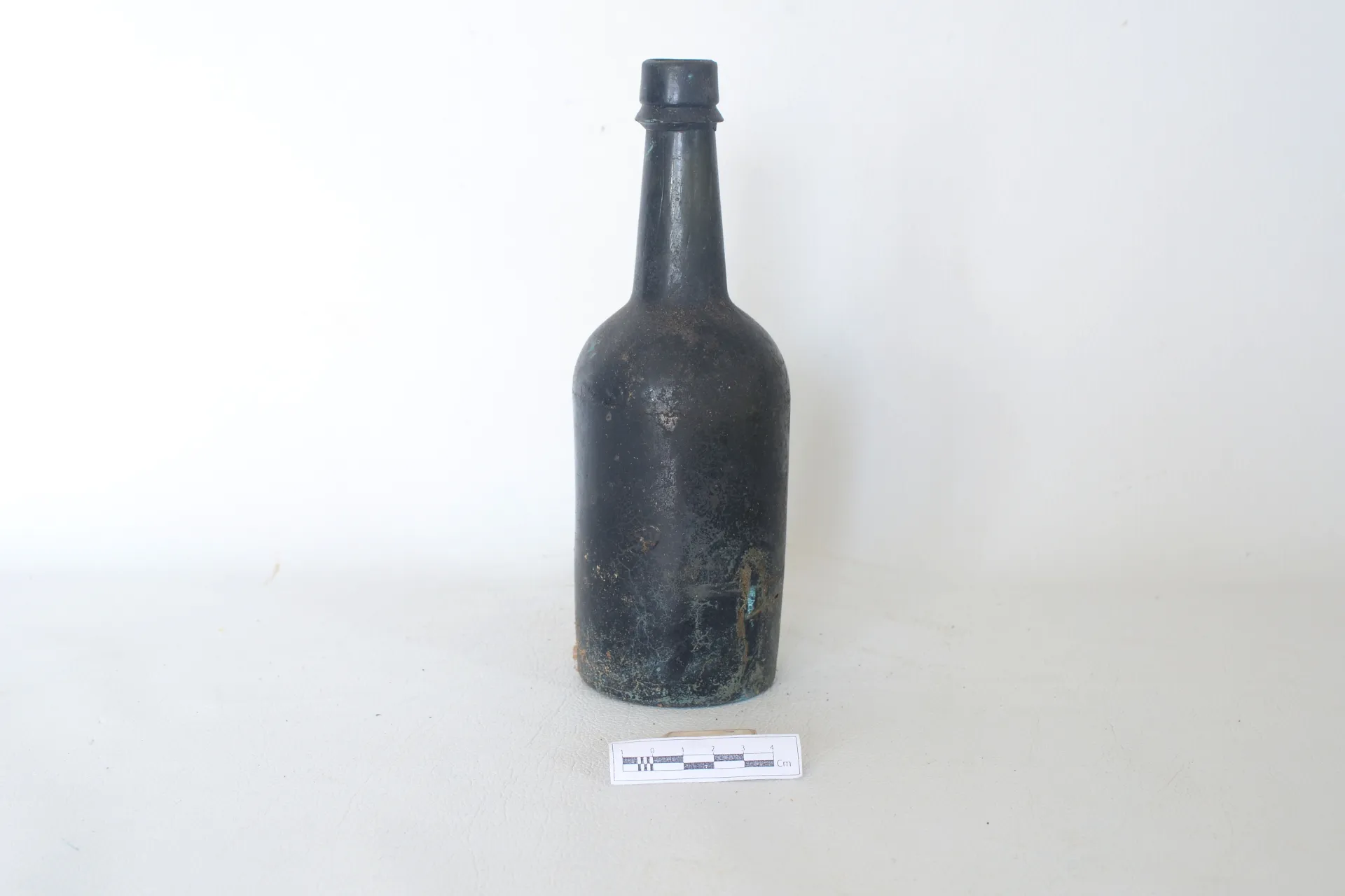 Glass Bottle-3 — Maritime Archaeology Museum இல் உள்ள கலைப்பொருள்