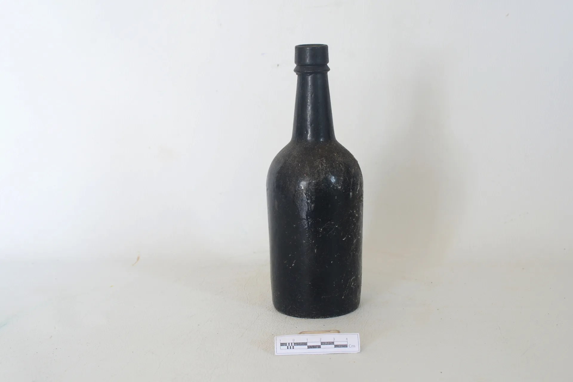 Glass Bottle-4 — Maritime Archaeology Museum இல் உள்ள கலைப்பொருள்