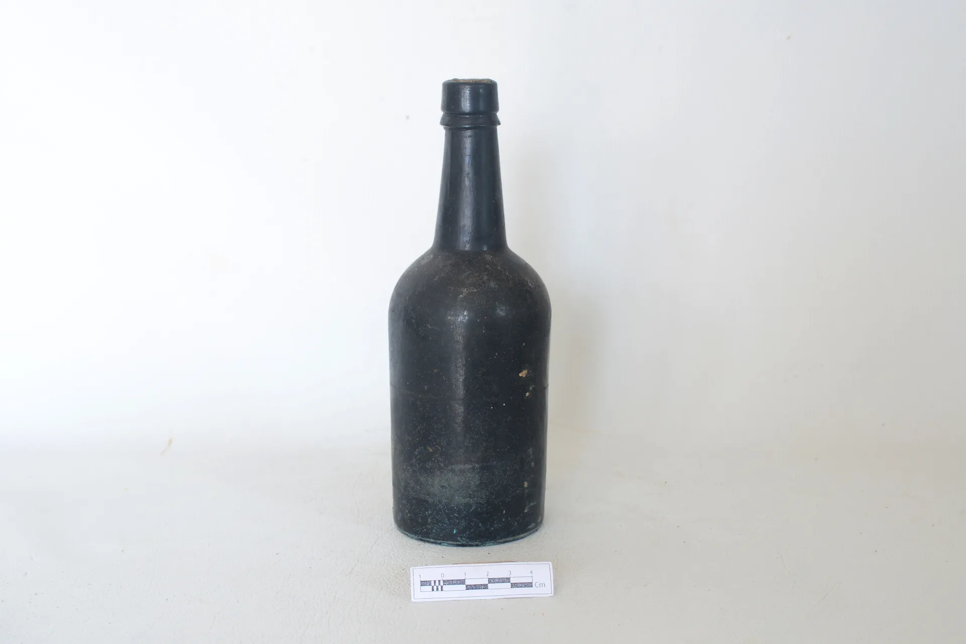 Glass Bottle-6 — Maritime Archaeology Museum இல் உள்ள கலைப்பொருள்