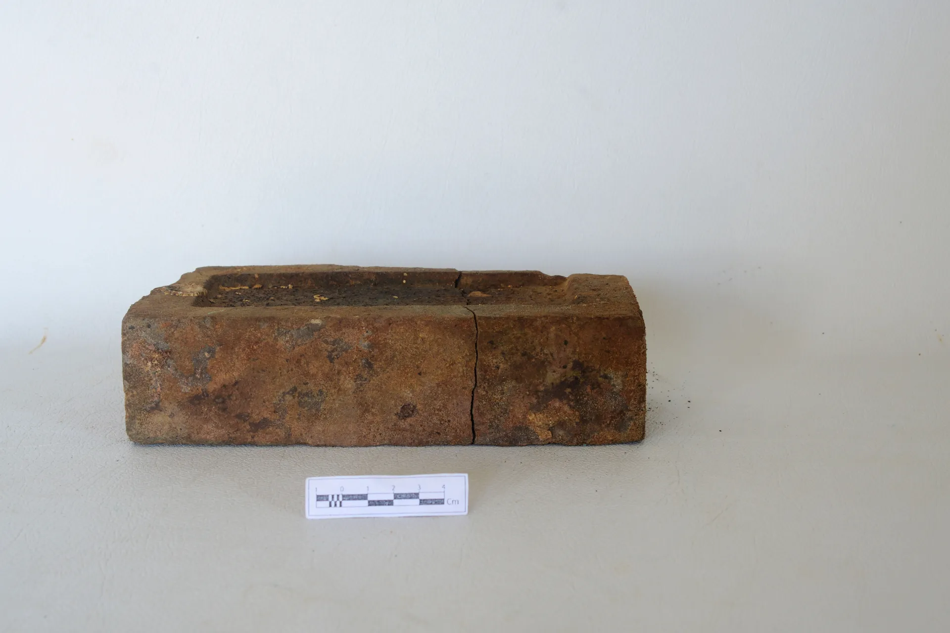 A Clay brick — Maritime Archaeology Museum இல் உள்ள கலைப்பொருள்