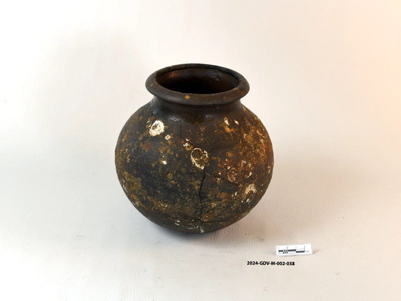 Complete Pot (water container) — artifact at Maritime Archaeology Museum