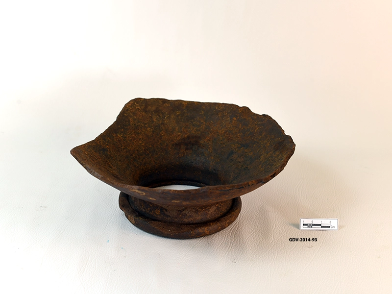 Complete Rim sherd — image 2