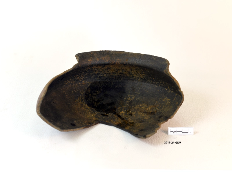 Cooking vessel (Broken) — image 2