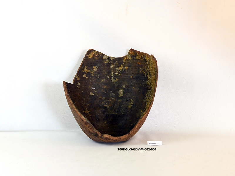 The part of a plat base  vessel  (Storage jar) — artifact at Maritime Archaeology Museum